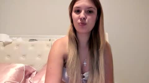 Snapshot of skiimaskabby chatting on September 23, 4:15 am skiimaskabby online show from September 23, 4:15 am