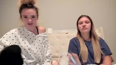 Snapshot of skiimaskabby chatting on November 8, 2:45 am skiimaskabby online show from November 8, 2:45 am