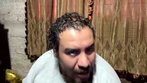 Snapshot of skinhell chatting on February 23, 12:30 am Elias online show from February 23, 12:30 am