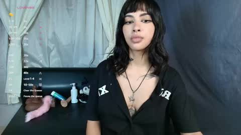 Snapshot of skinny_emily chatting on May 5, 8:39 pm Emily Rojas online show from May 5, 8:39 pm