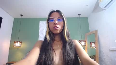 skinny_hottie18 online show from January 19, 1:33 pm