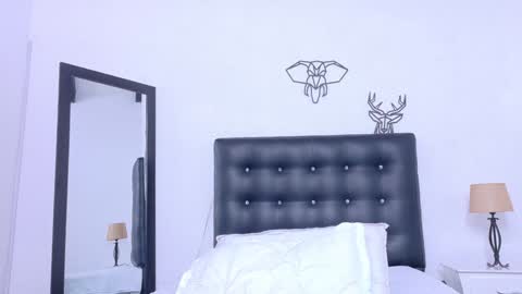 skinny_hottie18 online show from February 1, 4:00 pm