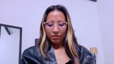 skinny_hottie18 online show from February 5, 4:58 pm