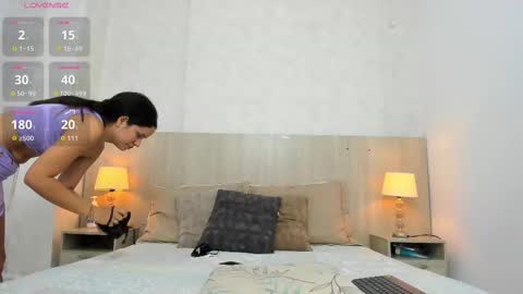 Isabela online show from October 5, 11:30 am