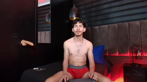 skinny jean  online show from March 28, 3:33 pm