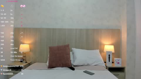 Snapshot of skinny_lilly chatting on January 13, 1:23 am lilly online show from January 13, 1:23 am