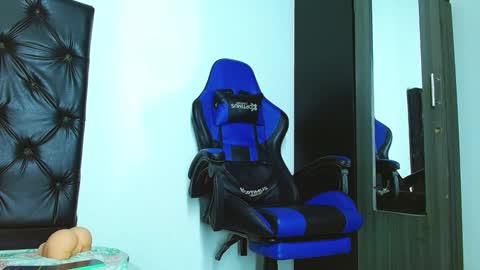 Snapshot of skinny_marked chatting on January 14, 2:50 am skinny marked online show from January 14, 2:50 am