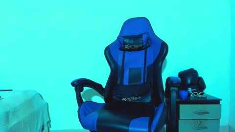 Snapshot of skinny_marked chatting on November 10, 2:21 am skinny marked online show from November 10, 2:21 am