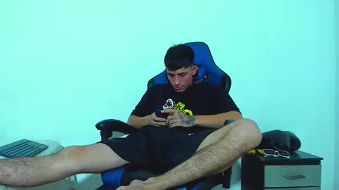 Snapshot of skinny_marked chatting on November 12, 8:19 pm skinny marked online show from November 12, 8:19 pm