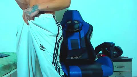 Snapshot of skinny_marked chatting on December 1, 6:13 pm skinny marked online show from December 1, 6:13 pm