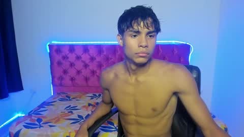 Snapshot of skinny_sam23 chatting on April 13, 3:45 am sam online show from April 13, 3:45 am