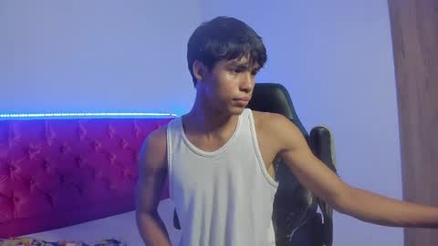Snapshot of skinny_sam23 chatting on April 27, 2:31 am sam online show from April 27, 2:31 am