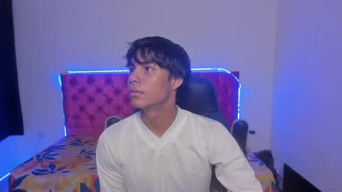 Snapshot of skinny_sam23 chatting on May 21, 3:35 am sam online show from May 21, 3:35 am