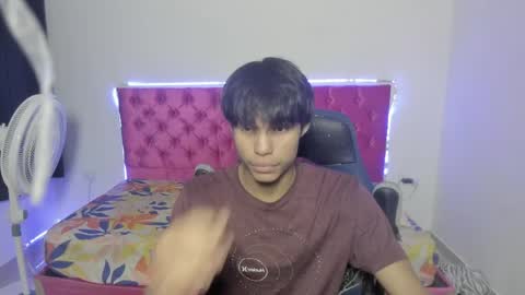 Snapshot of skinny_sam23 chatting on May 27, 4:42 am sam online show from May 27, 4:42 am