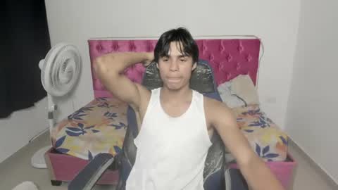 Snapshot of skinny_sam23 chatting on June 19, 4:28 am sam online show from June 19, 4:28 am
