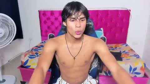 Snapshot of skinny_sam23 chatting on July 13, 5:21 am sam online show from July 13, 5:21 am