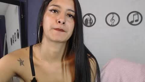 Snapshot of skinny_yizz chatting on July 14, 2:05 am Only Pvt online show from July 14, 2:05 am