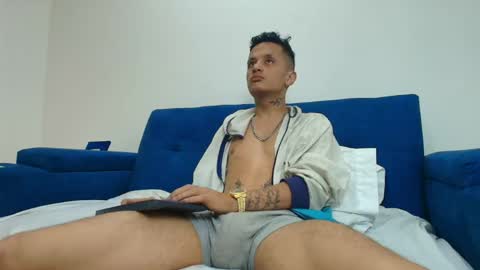 Snapshot of skinny_zeth chatting on May 21, 12:12 pm Skinny Zeth online show from May 21, 12:12 pm