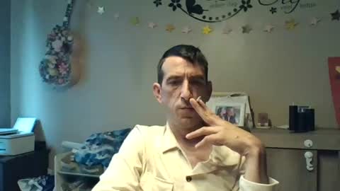 Snapshot of skinnybigcock2 chatting on July 5, 5:25 am SkinnyBigCock2 online show from July 5, 5:25 am