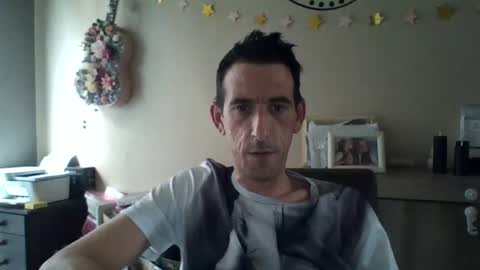 Snapshot of skinnybigcock2 chatting on July 24, 1:31 pm SkinnyBigCock2 online show from July 24, 1:31 pm