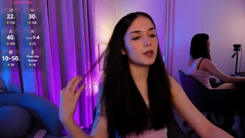 Snapshot of skinnyellie chatting on May 6, 8:25 pm Ellie online show from May 6, 8:25 pm