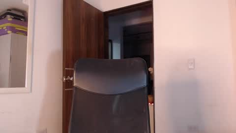 Snapshot of skinnyflak7 chatting on October 22, 5:19 am jesica online show from October 22, 5:19 am