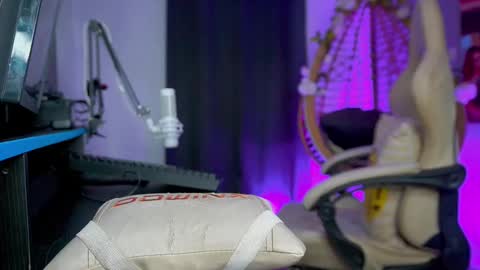 Snapshot of skinnygirl019 chatting on March 1, 10:42 pm GoddessSkinny online show from March 1, 10:42 pm