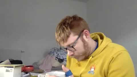 Snapshot of sklave_s chatting on December 6, 12:27 pm sklave_s online show from December 6, 12:27 pm