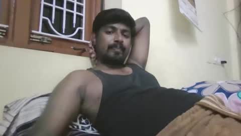 Snapshot of sklavepappu143 chatting on May 2, 1:38 pm Indianslut1431 online show from May 2, 1:38 pm