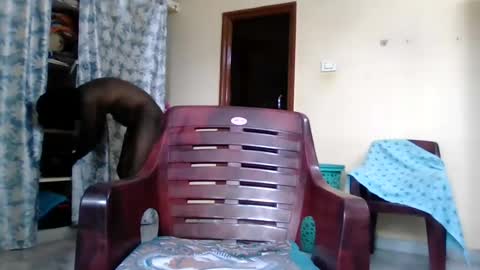Snapshot of sklavepappu143 chatting on July 13, 5:21 am Indianslut1431 online show from July 13, 5:21 am