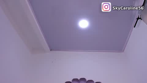 Snapshot of sky_caroline chatting on December 23, 5:32 pm Sky Caroline online show from December 23, 5:32 pm