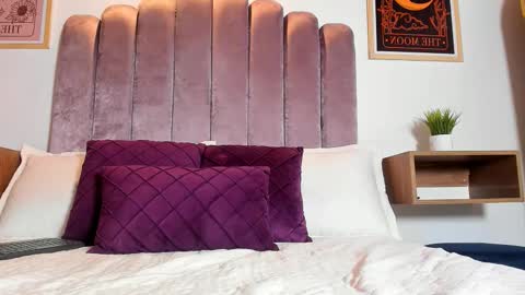 Snapshot of sky_caroline chatting on November 6, 7:15 pm Sky Caroline online show from November 6, 7:15 pm