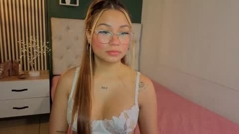 Snapshot of sky_collinss chatting on September 13, 8:19 pm Sky online show from September 13, 8:19 pm