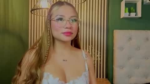 Snapshot of sky_collinss chatting on October 11, 7:45 pm Sky online show from October 11, 7:45 pm