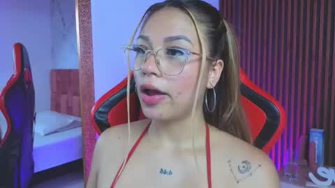 Snapshot of sky_collinss chatting on October 18, 8:09 pm Sky online show from October 18, 8:09 pm
