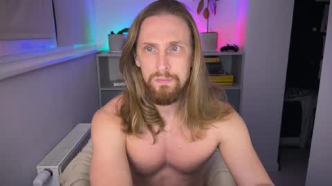 sky_guy25 online show from November 2, 9:28 pm