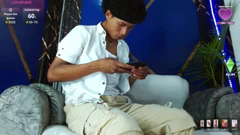 Snapshot of sky_walkerss chatting on April 25, 5:21 pm sky_walkerss online show from April 25, 5:21 pm