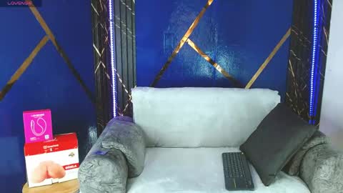 Snapshot of sky_walkerss chatting on May 8, 6:02 pm sky_walkerss online show from May 8, 6:02 pm