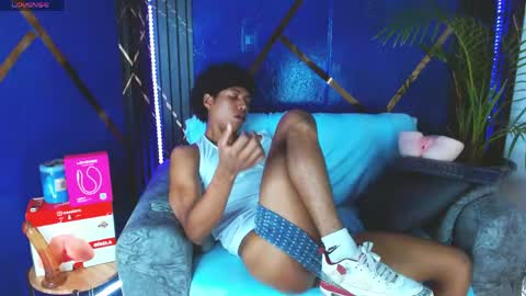 Snapshot of sky_walkerss chatting on May 16, 5:34 pm sky_walkerss online show from May 16, 5:34 pm