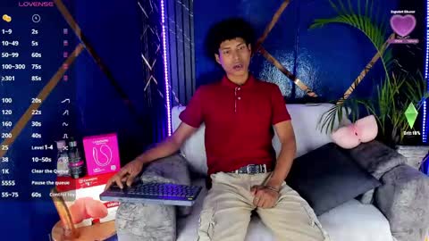 Snapshot of sky_walkerss chatting on May 17, 5:20 pm sky_walkerss online show from May 17, 5:20 pm