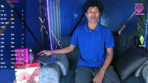 Snapshot of sky_walkerss chatting on June 1, 5:47 pm sky_walkerss online show from June 1, 5:47 pm