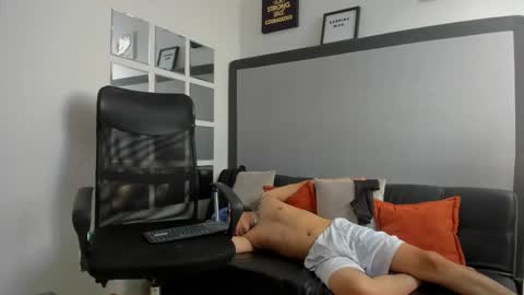 Snapshot of sky_wild chatting on October 23, 9:35 pm sky_wild online show from October 23, 9:35 pm