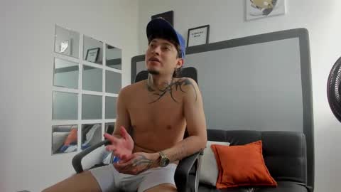 Snapshot of sky_wild chatting on October 24, 8:16 pm sky_wild online show from October 24, 8:16 pm