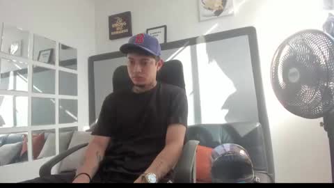 Snapshot of sky_wild chatting on November 1, 8:22 pm sky_wild online show from November 1, 8:22 pm