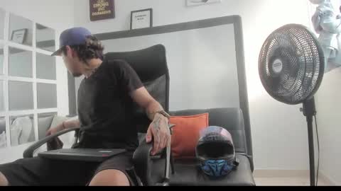 Snapshot of sky_wild chatting on November 2, 8:33 pm sky_wild online show from November 2, 8:33 pm