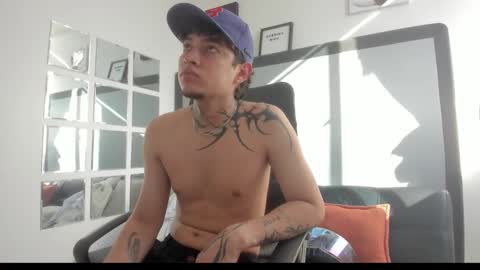 Snapshot of sky_wild chatting on November 4, 8:30 pm sky_wild online show from November 4, 8:30 pm