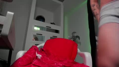 sky_wild online show from April 19, 8:22 pm