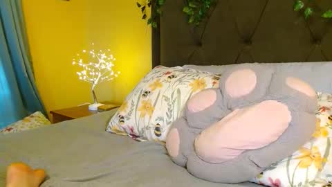 Skylar online show from April 22, 12:50 pm