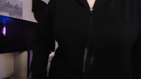 SKYLE   online show from December 3, 10:40 pm