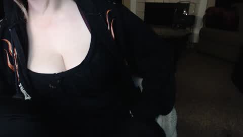 SKYLE   online show from March 11, 2:28 am